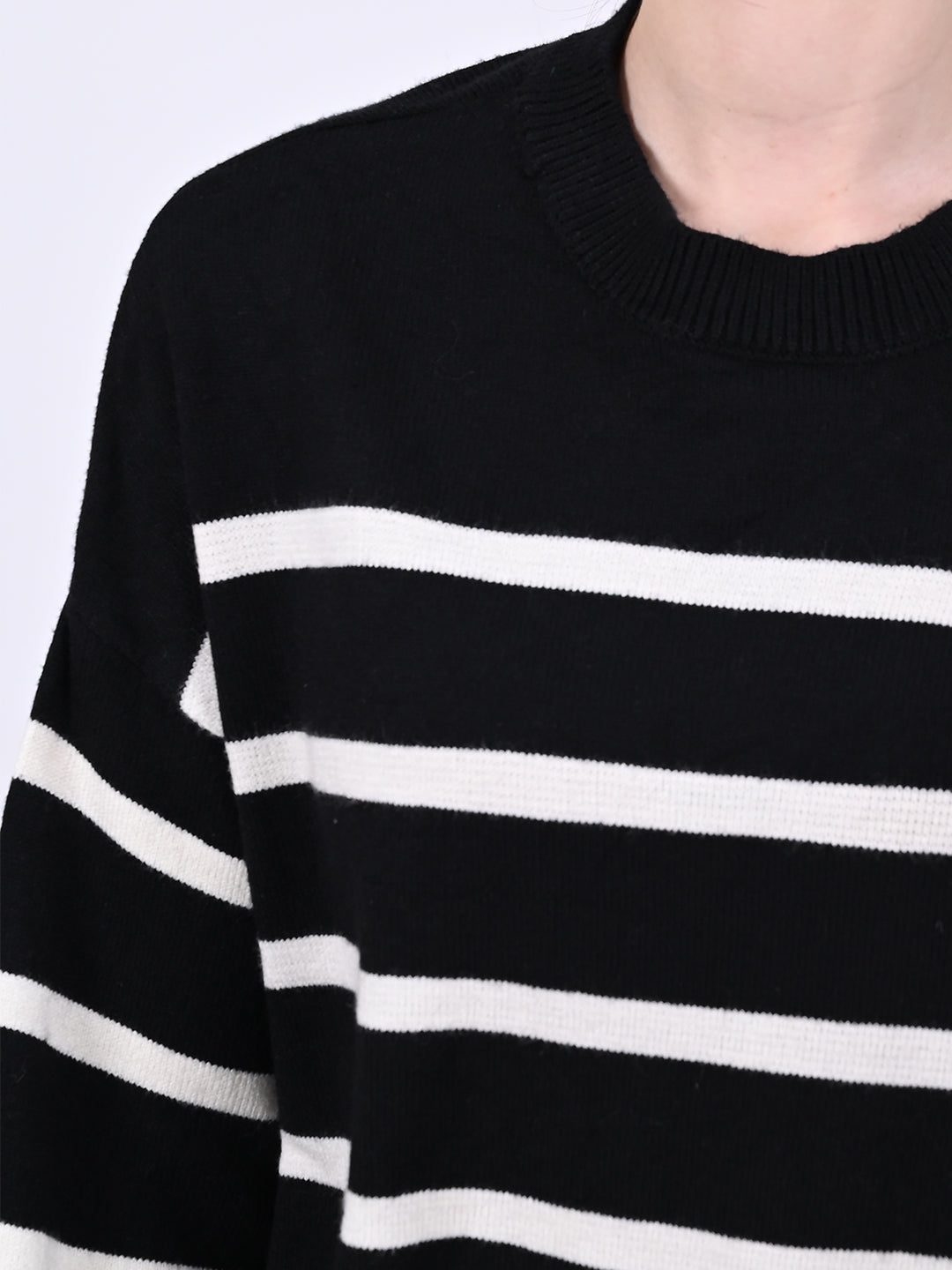 Viscose Round Neck with Full Sleeve dropped shoulders Rib-Knit Black Sweater