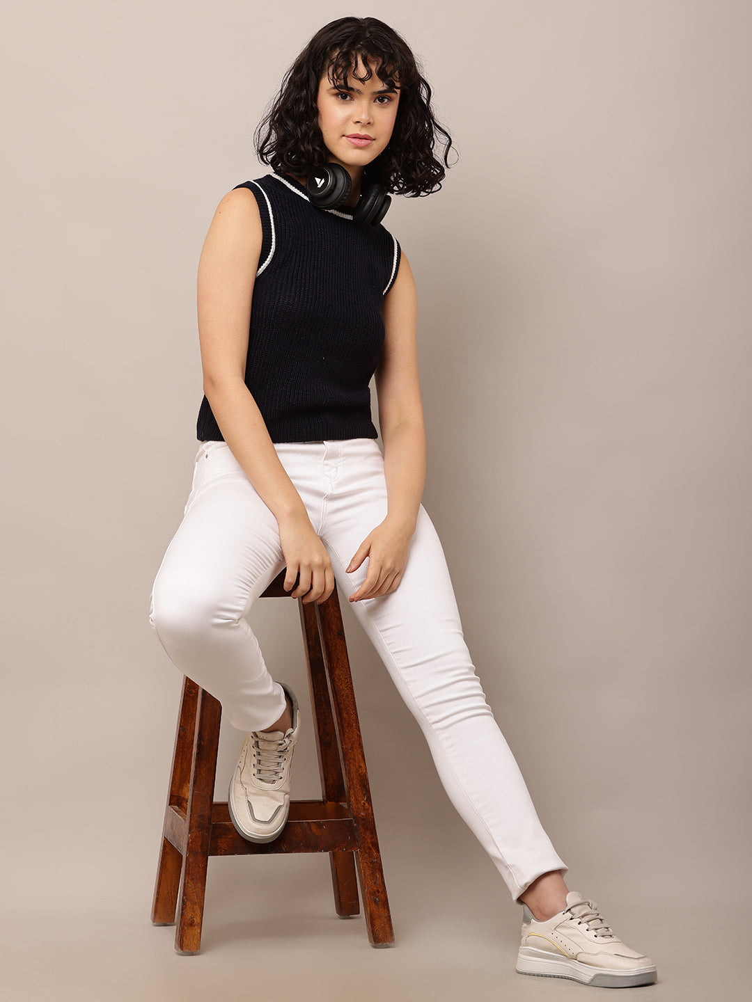Acrylic Sleeveless with Round-Neck Dark Blue Sweater Vest