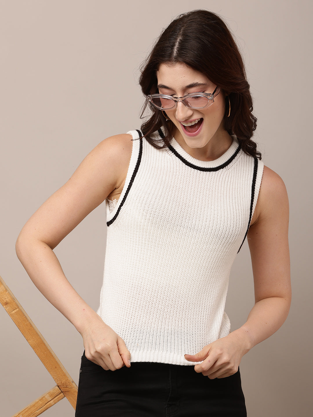 Acrylic Sleeveless with Round-Neck White Sweater Vest