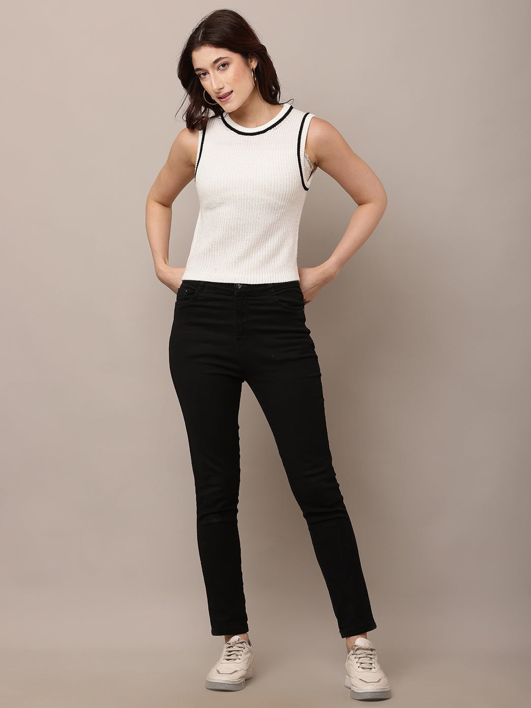 Acrylic Sleeveless with Round-Neck White Sweater Vest