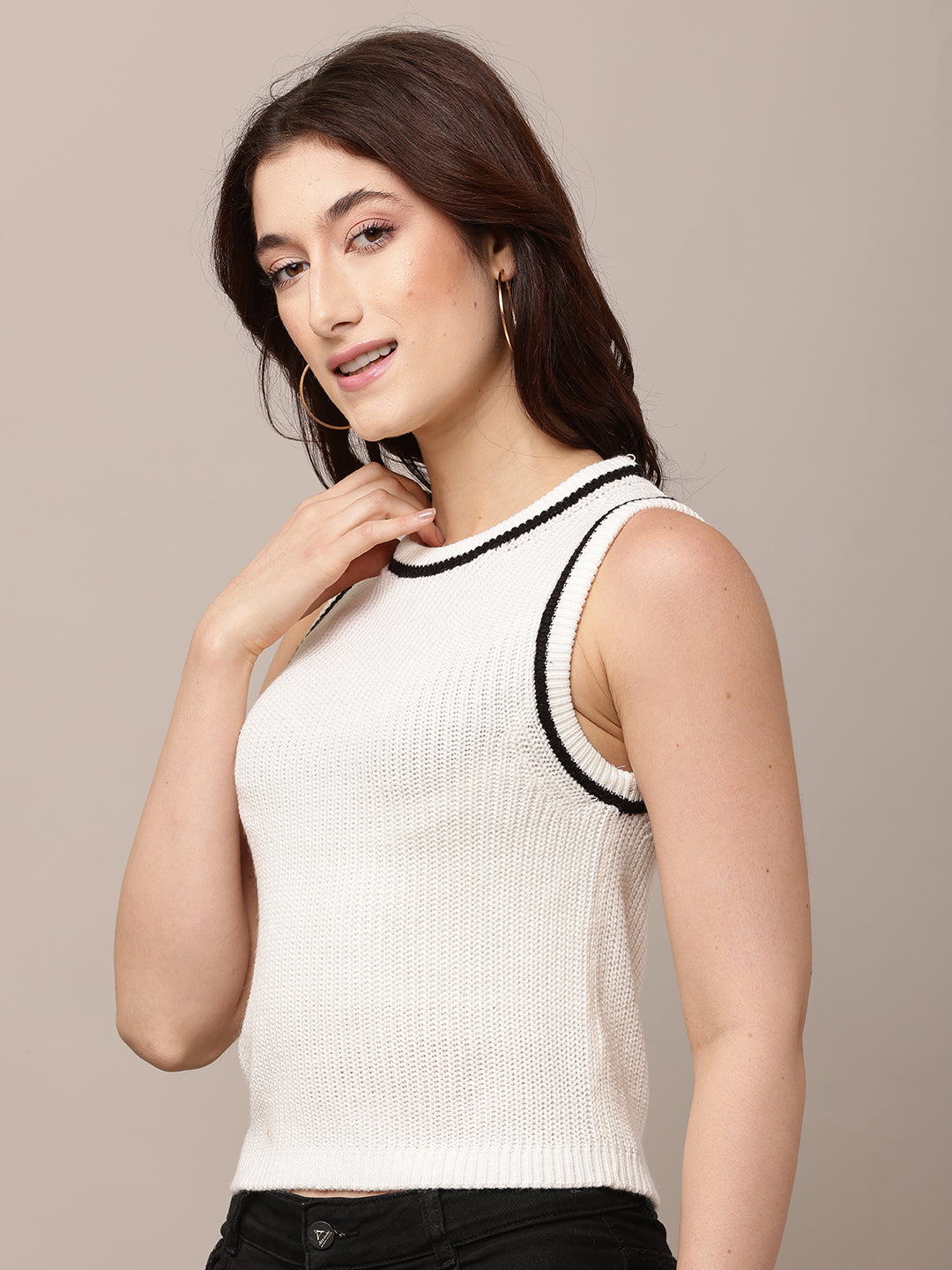 Acrylic Sleeveless with Round-Neck White Sweater Vest
