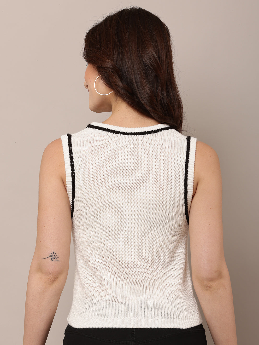 Acrylic Sleeveless with Round-Neck White Sweater Vest